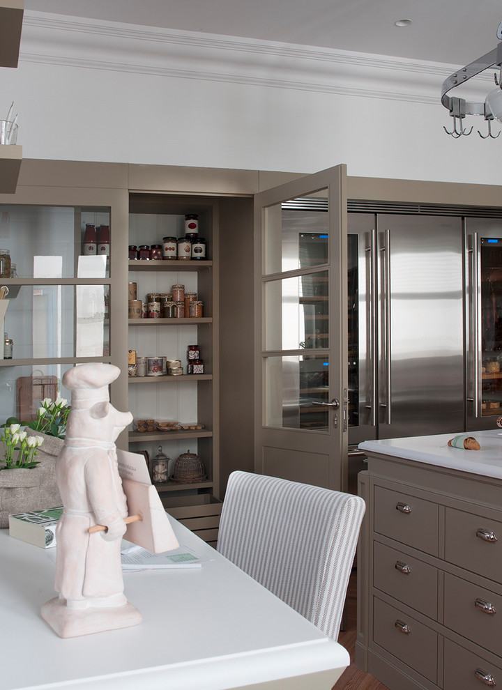 Eat-in kitchen - transitional light wood floor and brown floor eat-in kitchen idea in Barcelona with an integrated sink, beige cabinets, quartz countertops, white backsplash, ceramic backsplash, stainless steel appliances and an island