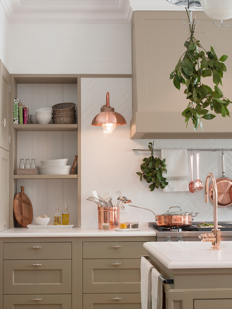 Example of a transitional light wood floor and brown floor eat-in kitchen design in Barcelona with an integrated sink, beige cabinets, quartz countertops, white backsplash, ceramic backsplash, stainless steel appliances and an island