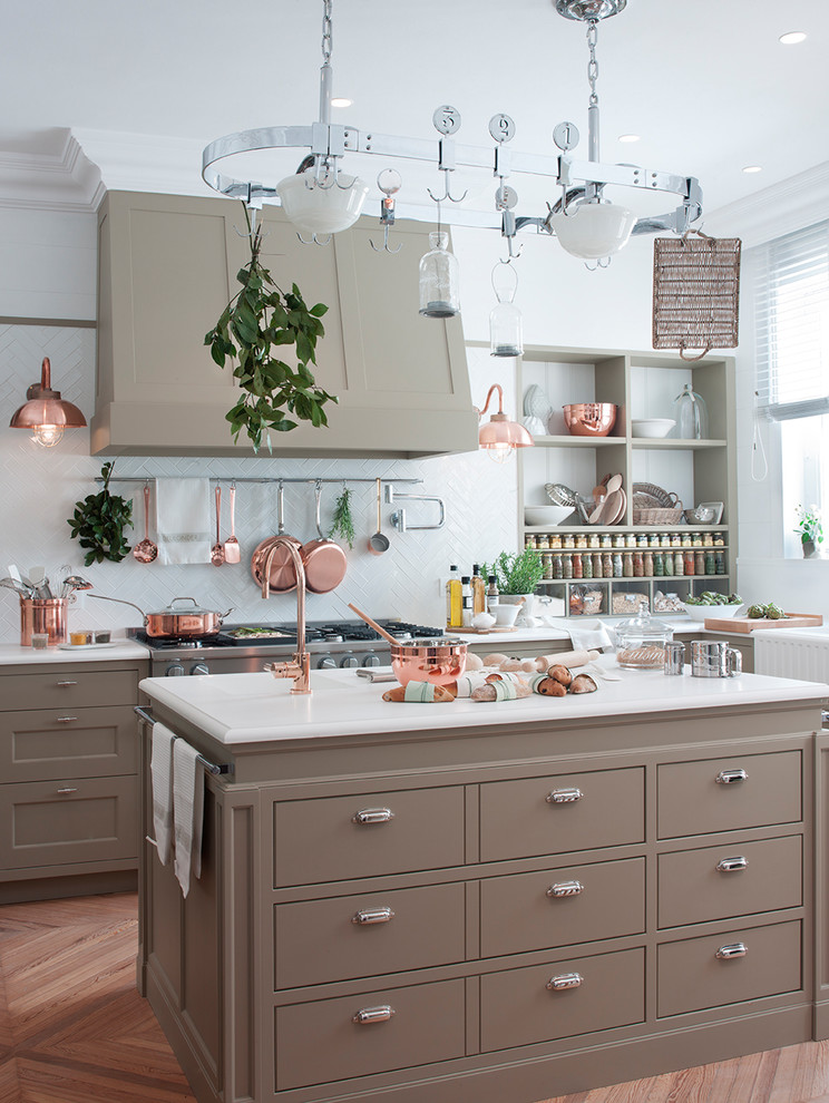 Large transitional light wood floor and brown floor eat-in kitchen photo in Barcelona with an integrated sink, beige cabinets, quartz countertops, white backsplash, ceramic backsplash, stainless steel appliances, an island, flat-panel cabinets and white countertops