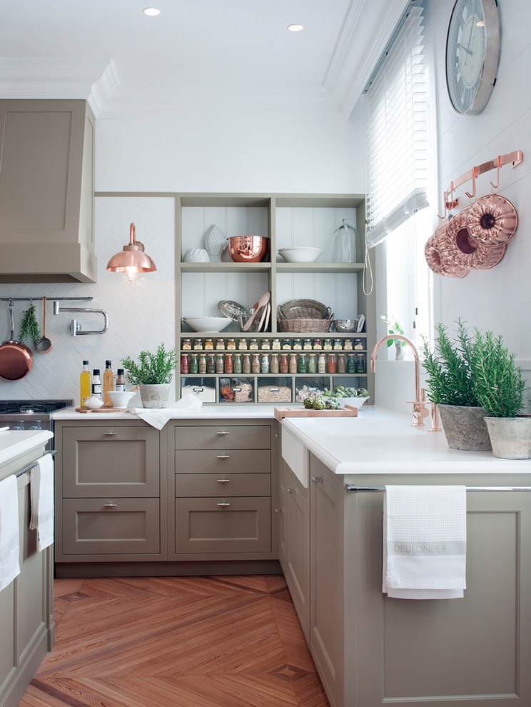 Inspiration for a transitional light wood floor and brown floor eat-in kitchen remodel in Barcelona with an integrated sink, beige cabinets, quartz countertops, white backsplash, ceramic backsplash, stainless steel appliances and an island