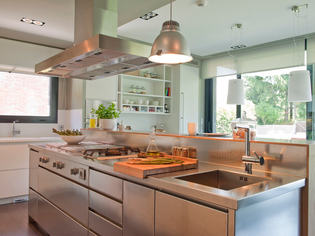 Qué medidas debe tener una isla de cocina para ser funcional? En el diseño  de cocinas modernas se imponen las cocinas con isla porque son tan prácticas  como los baños más funcionales.