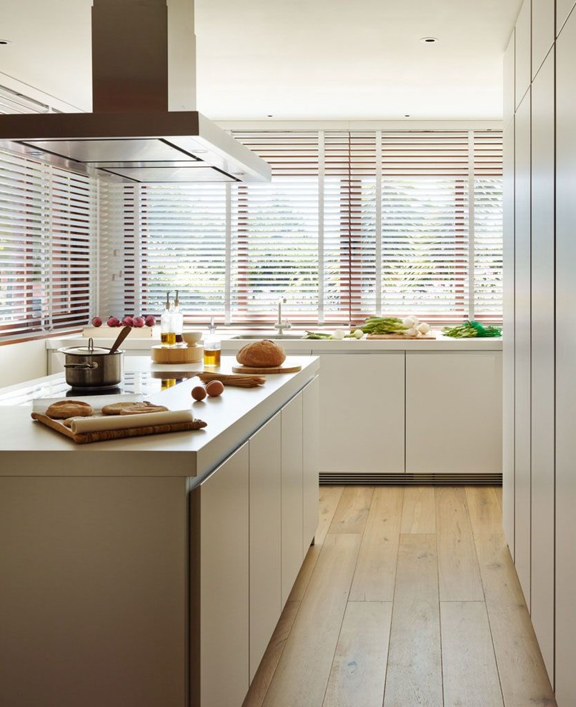 This is an example of a scandi kitchen in Barcelona.