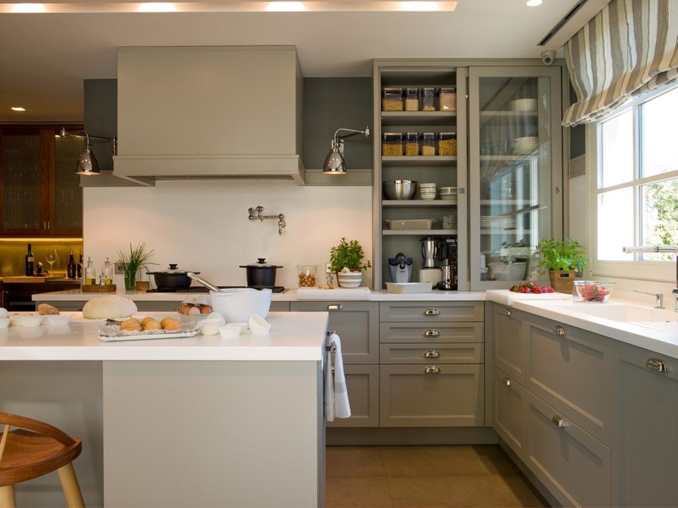 Inspiration for a transitional kitchen remodel in Barcelona