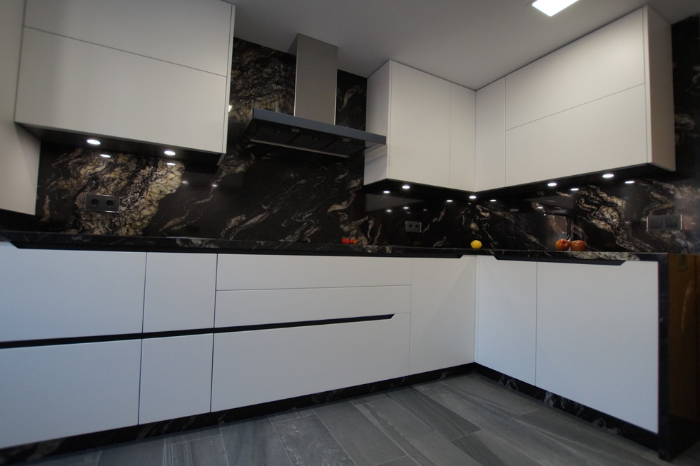 Cocina Modelo Orinoco Con Gola Negra Y Marmol Negro Kitchen Madrid By Studio Cuccine Houzz