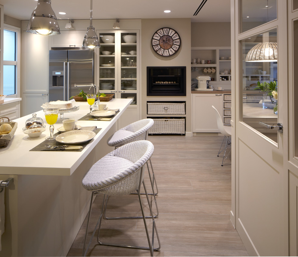 Example of a trendy kitchen design in Barcelona