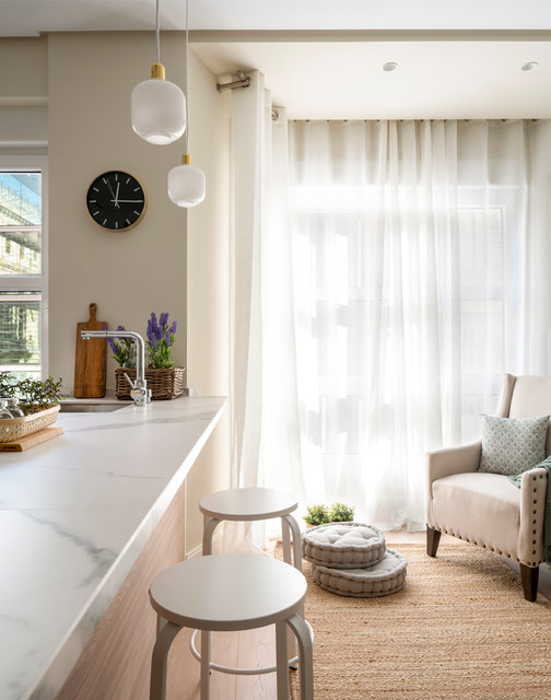 Diseño cocina con zona de lectura en reforma integral de vivienda en