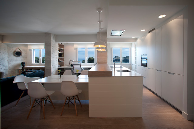 Diseño interior de vivienda con vistas al mar - Nórdico - Cocina