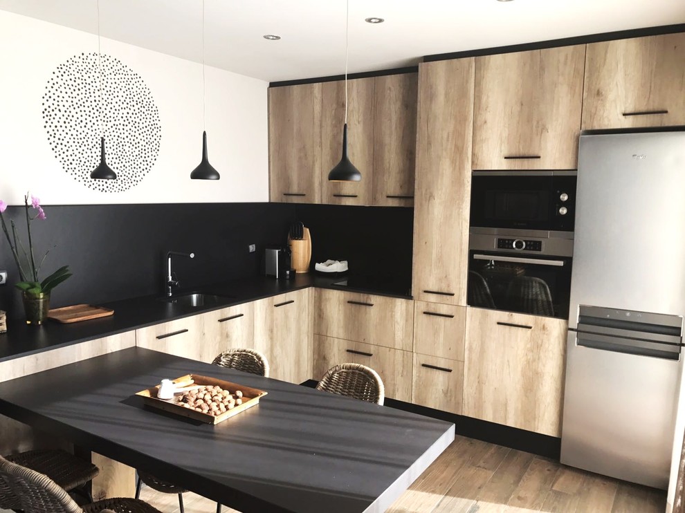Inspiration for a contemporary kitchen in Bilbao.