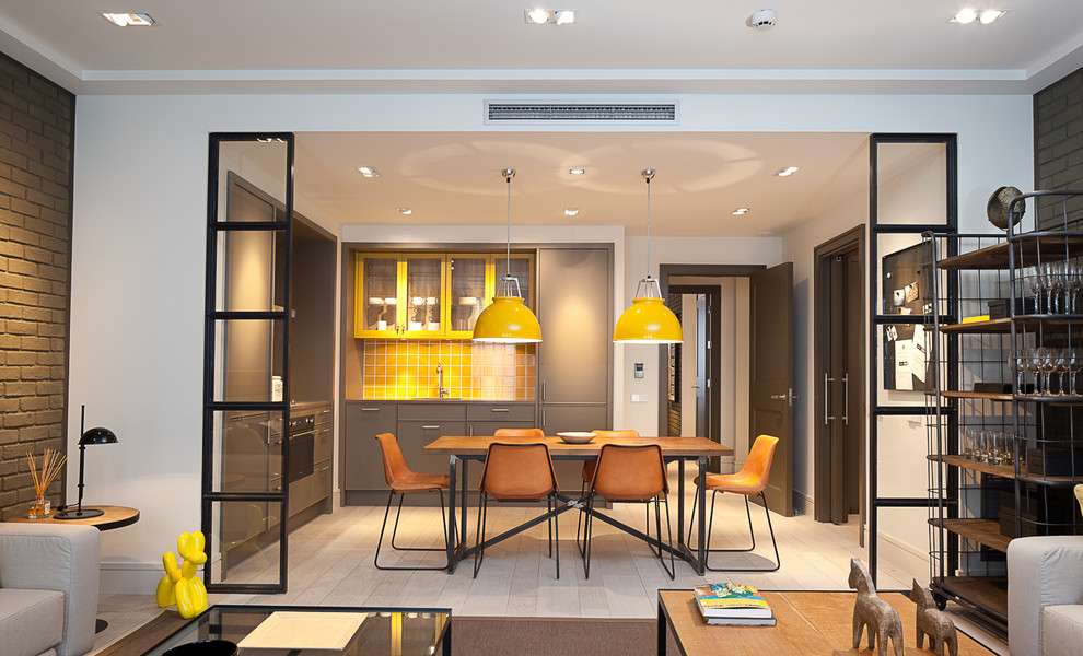 Inspiration for a mid-sized contemporary l-shaped light wood floor eat-in kitchen remodel in Barcelona with flat-panel cabinets, gray cabinets, yellow backsplash, ceramic backsplash and no island