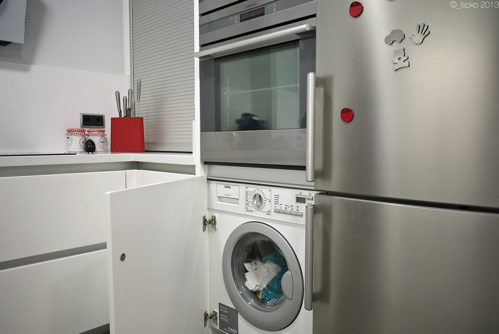 Idée de décoration pour une cuisine tradition avec machine à laver.