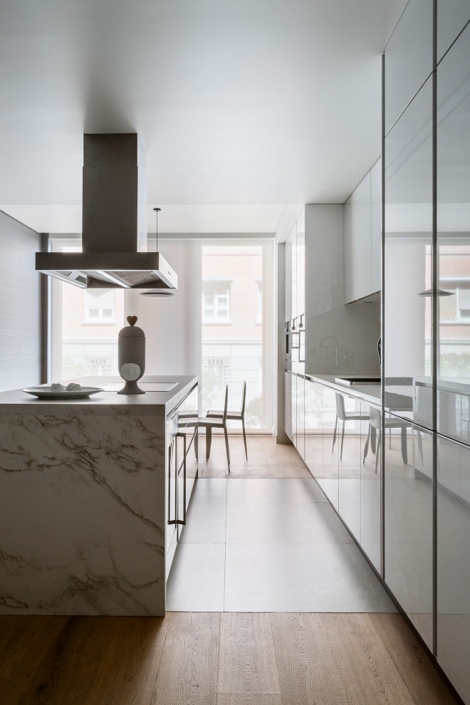 Design ideas for a contemporary kitchen in Madrid.
