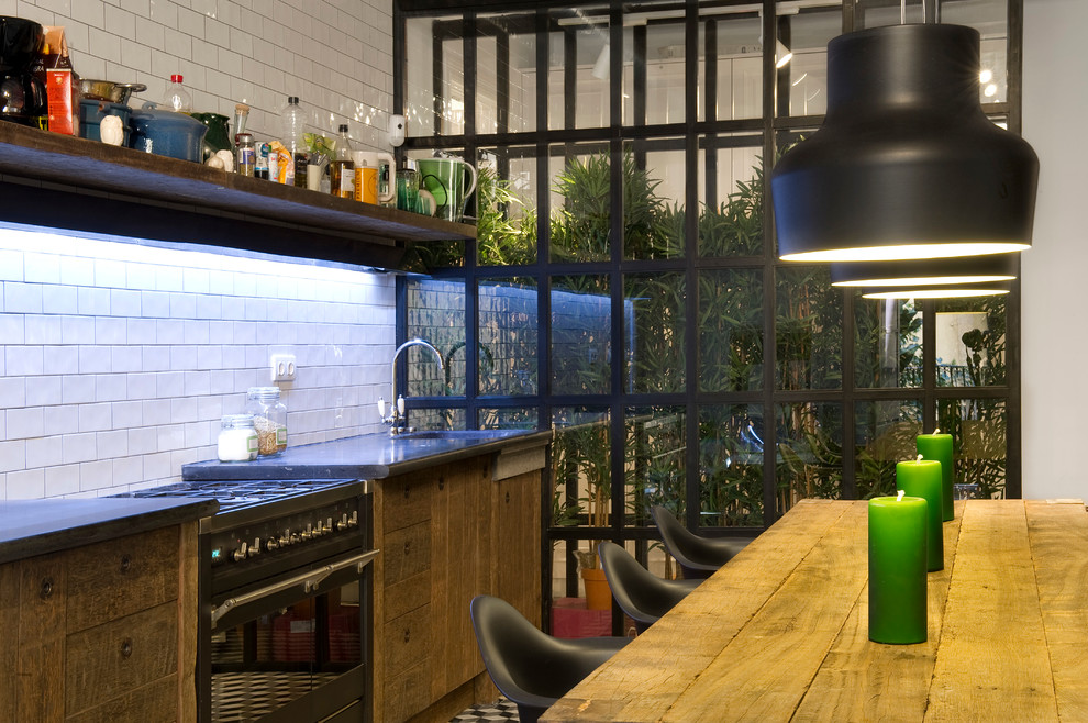 This is an example of an urban kitchen in Barcelona.