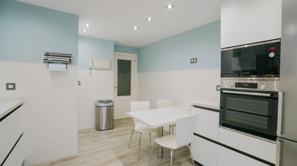 Práctica y atractiva una cocina que lo tiene todo Modern Kitchen