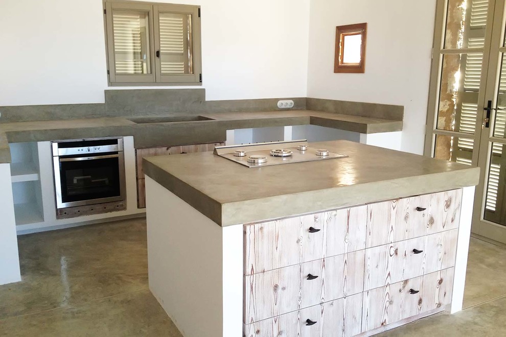 Photo of a medium sized rustic u-shaped open plan kitchen in Other with a single-bowl sink, white splashback, stainless steel appliances, ceramic flooring and an island.