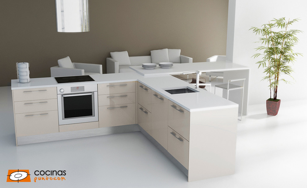 Kleine Moderne Wohnküche mit Waschbecken, flächenbündigen Schrankfronten, beigen Schränken, weißen Elektrogeräten, Keramikboden, Kücheninsel und weißem Boden in Sonstige