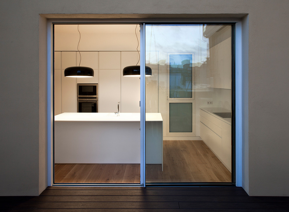 Kitchen - contemporary kitchen idea in Valencia
