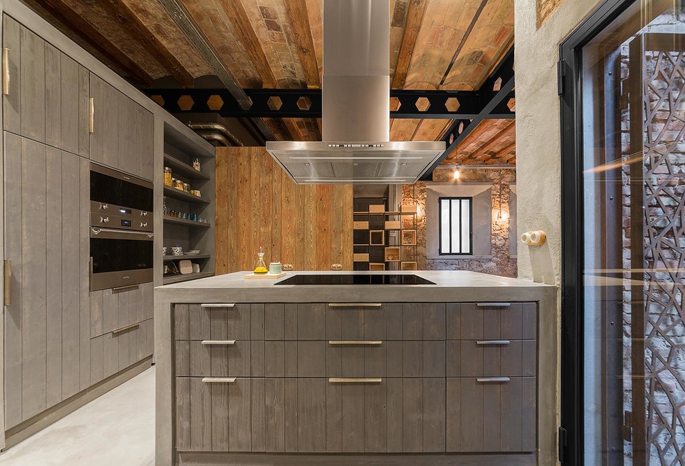 Стильный дизайн: большая кухня-гостиная в стиле лофт с островом, столешницей из бетона и бетонным полом - последний тренд