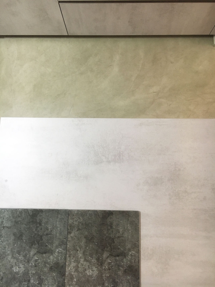 Immagine di una piccola cucina industriale con lavello da incasso, ante lisce, ante in legno chiaro, top in cemento, paraspruzzi beige, paraspruzzi con piastrelle in ceramica, elettrodomestici in acciaio inossidabile, pavimento in cemento, pavimento grigio e top grigio