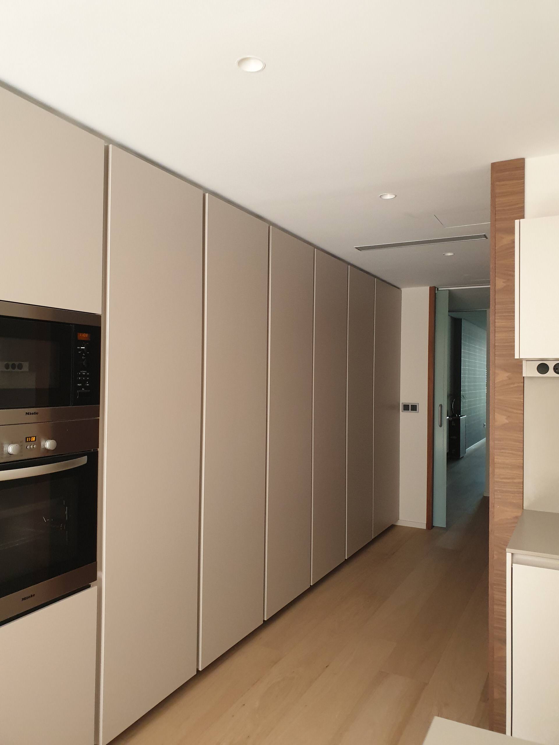 75 Beautiful Laminate Floor Kitchen With Limestone Backsplash Pictures Ideas December 2020 Houzz