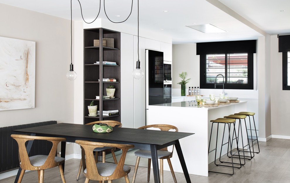 Inspiration for a contemporary kitchen remodel in Barcelona