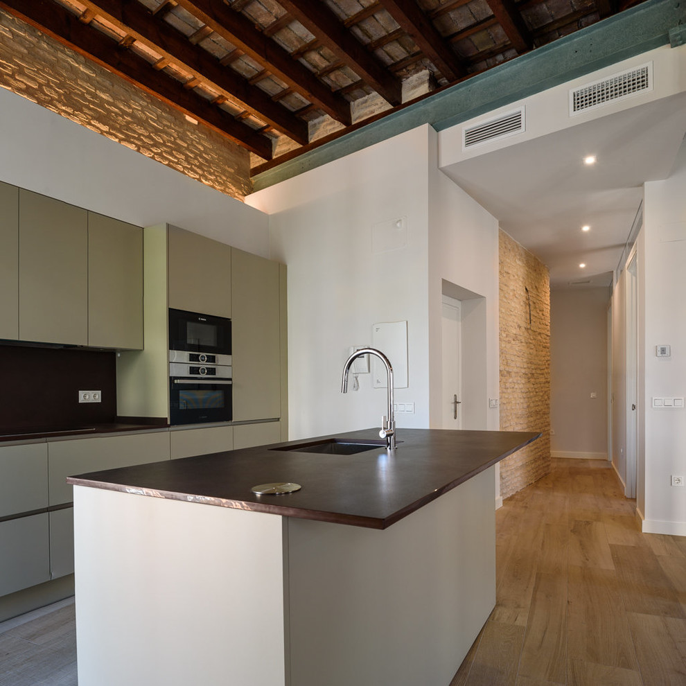 Contemporary kitchen in Seville.