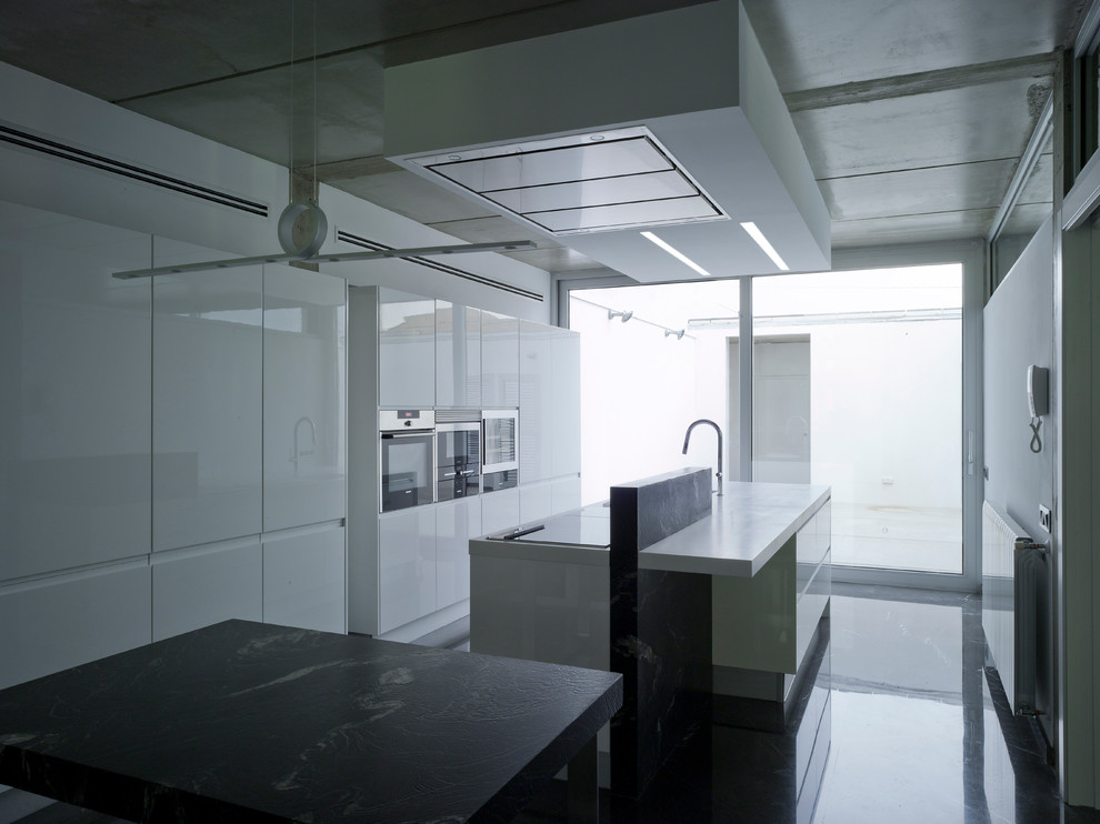 Contemporary kitchen in Valencia.