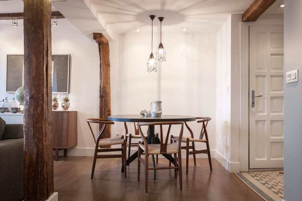 Great room - mid-sized mediterranean medium tone wood floor and brown floor great room idea in Bilbao with white walls