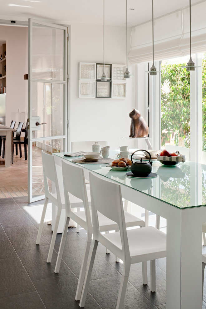 Example of a transitional dining room design in Madrid