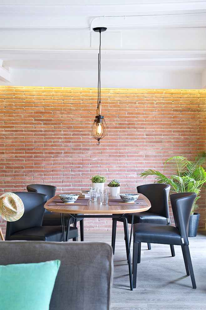 Inspiration for a contemporary dining room in Madrid.