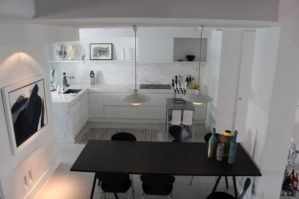 Medium sized modern kitchen/dining room in Madrid.