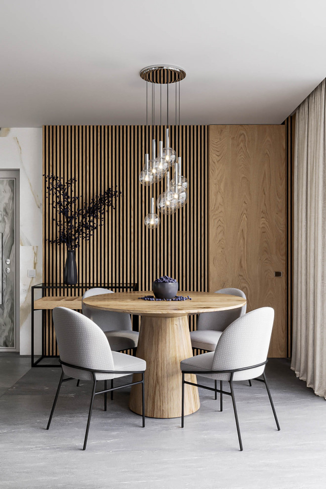 Стильный дизайн: гостиная-столовая среднего размера в стиле модернизм с бежевыми стенами, полом из керамогранита, горизонтальным камином, фасадом камина из металла, серым полом и деревянными стенами - последний тренд