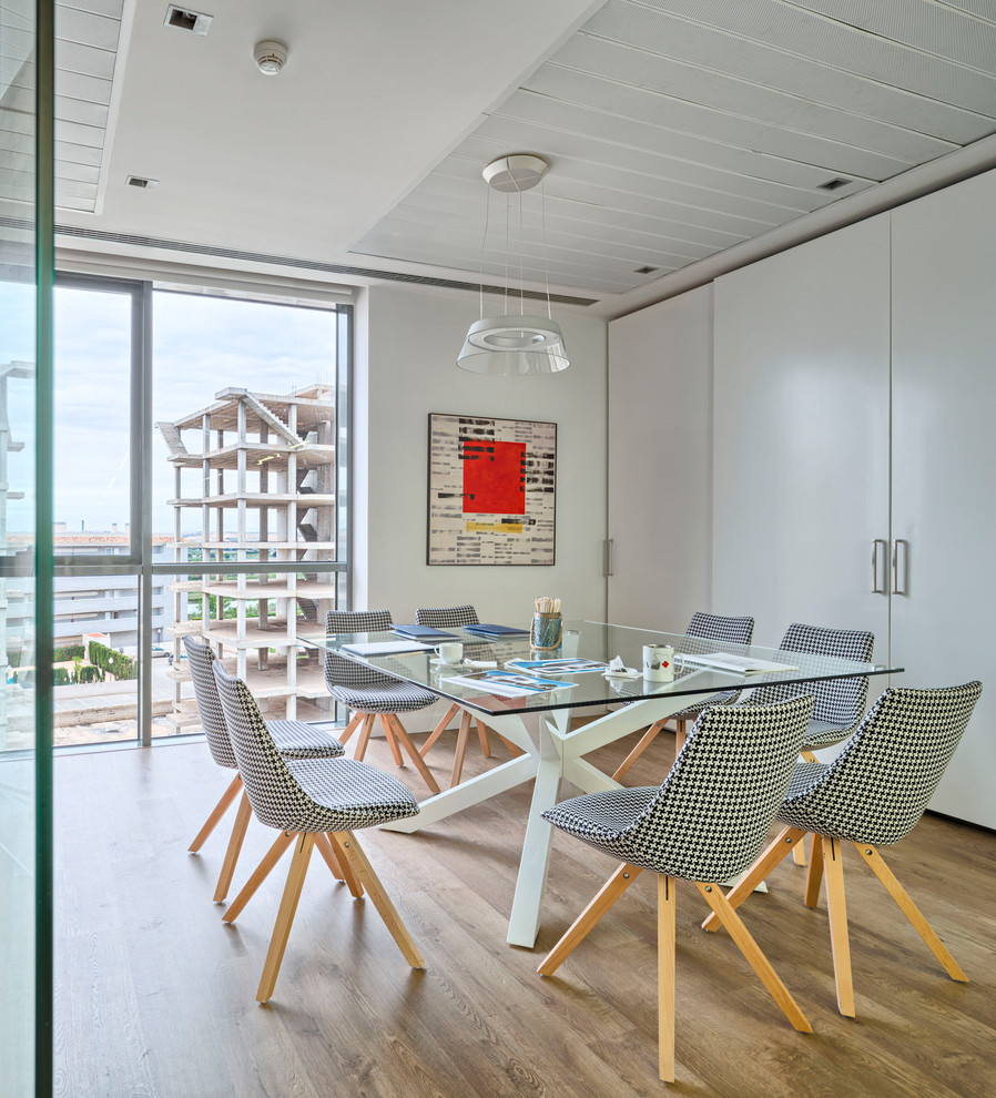 Photo of a modern dining room in Malaga.