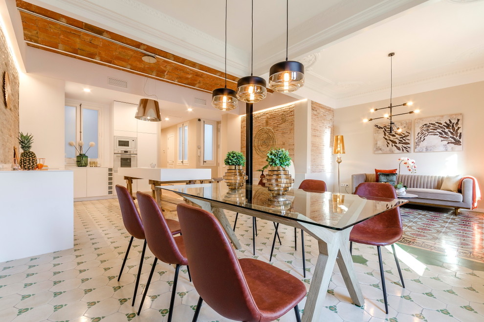 Источник вдохновения для домашнего уюта: большая гостиная-столовая в современном стиле с полом из керамической плитки и зеленым полом