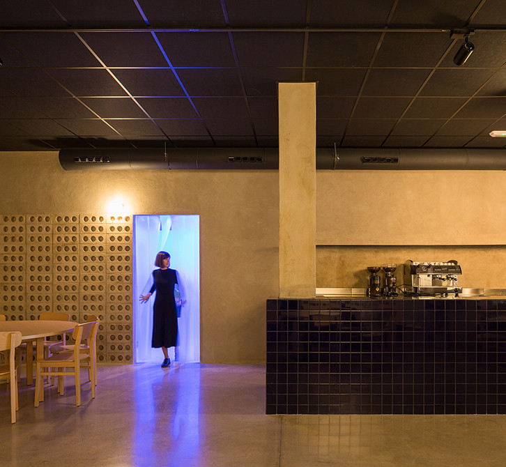 Dining room - contemporary concrete floor and gray floor dining room idea in Valencia with gray walls