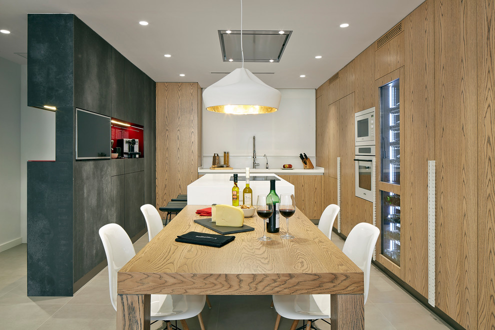 Inspiration pour une salle à manger ouverte sur la cuisine design de taille moyenne avec un mur blanc et aucune cheminée.