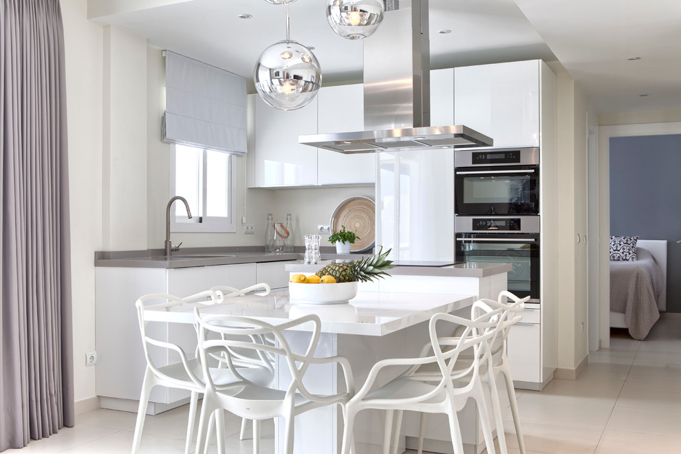 На фото: кухня-столовая среднего размера в современном стиле с полом из керамической плитки и белыми стенами без камина с
