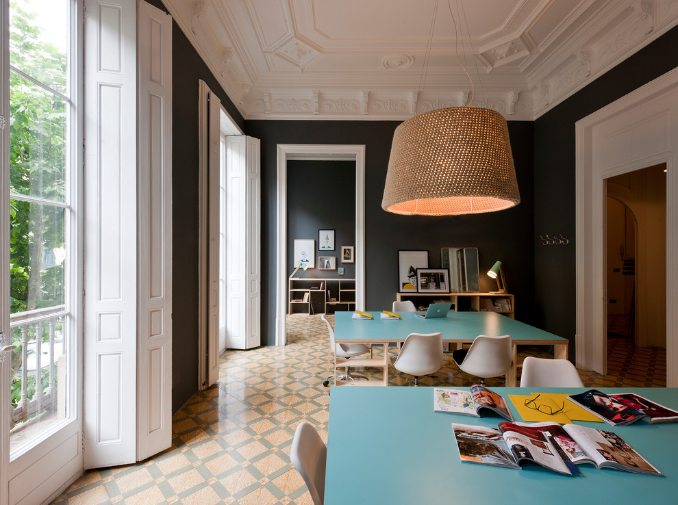 This is an example of an eclectic dining room in Barcelona.