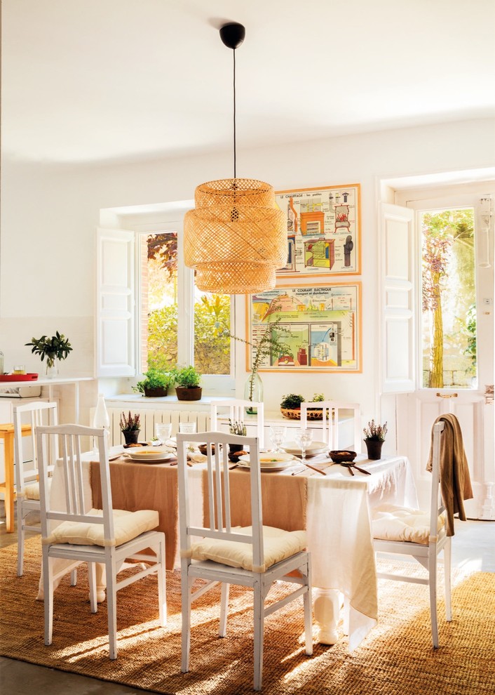 This is an example of a vintage dining room in Madrid.
