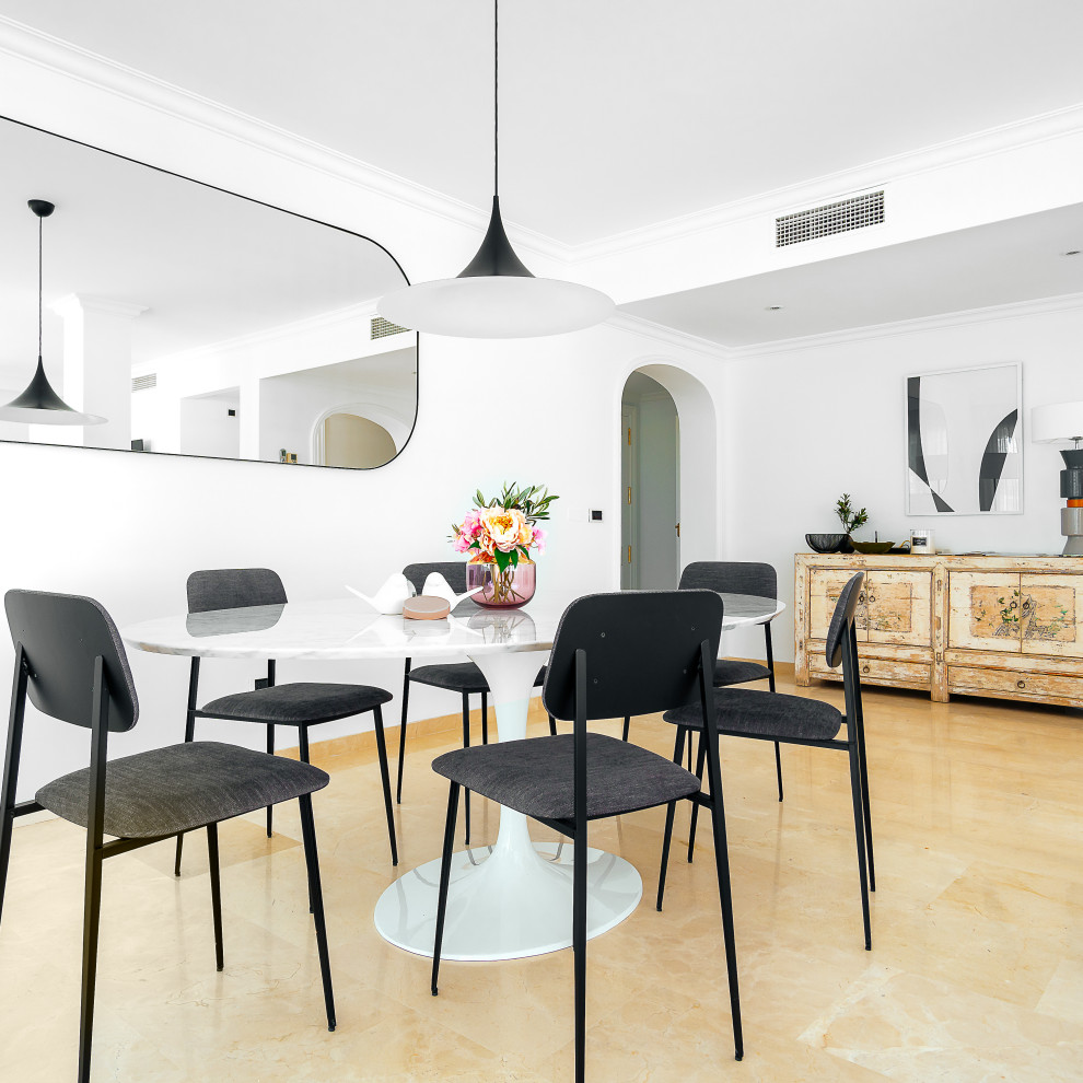 Inspiration for a contemporary dining room in Palma de Mallorca.
