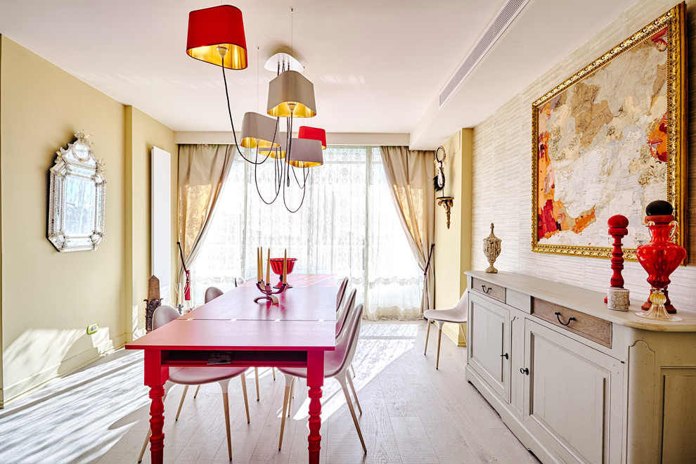 Dining room - eclectic dining room idea in Madrid