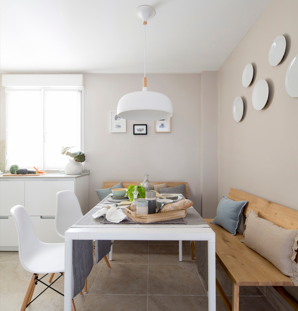 Design ideas for a scandinavian dining room in Bilbao.