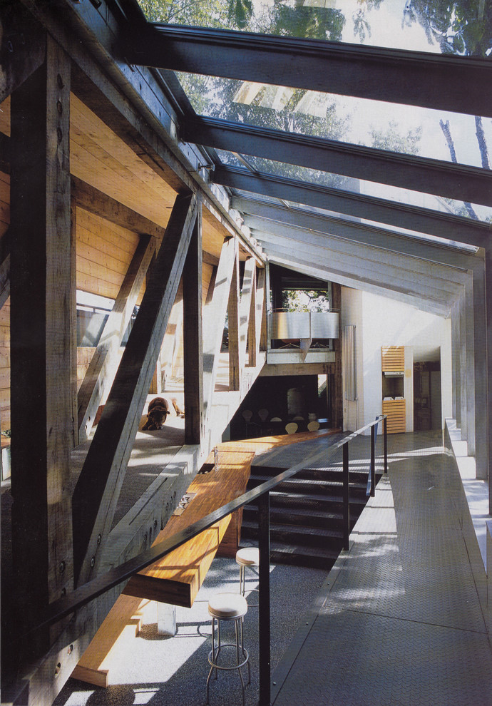 Источник вдохновения для домашнего уюта: большая терраса в современном стиле с стеклянным потолком