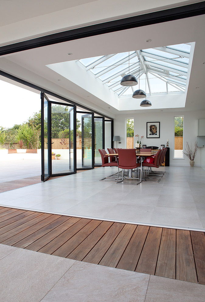 Inspiration for a modern sunroom remodel in London