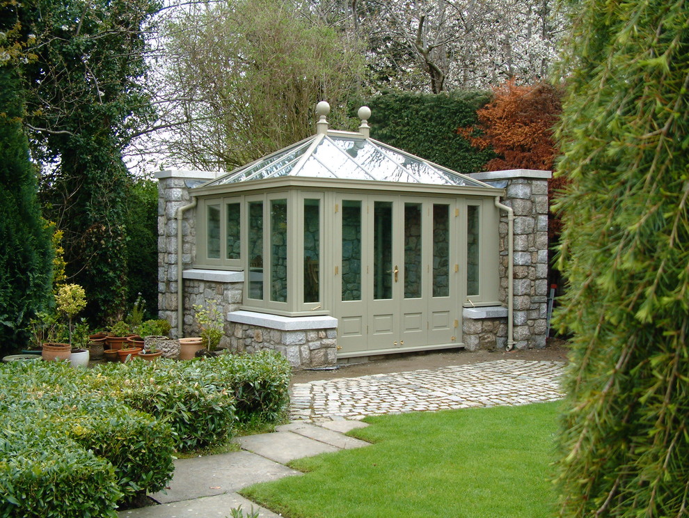 Example of a classic sunroom design in London