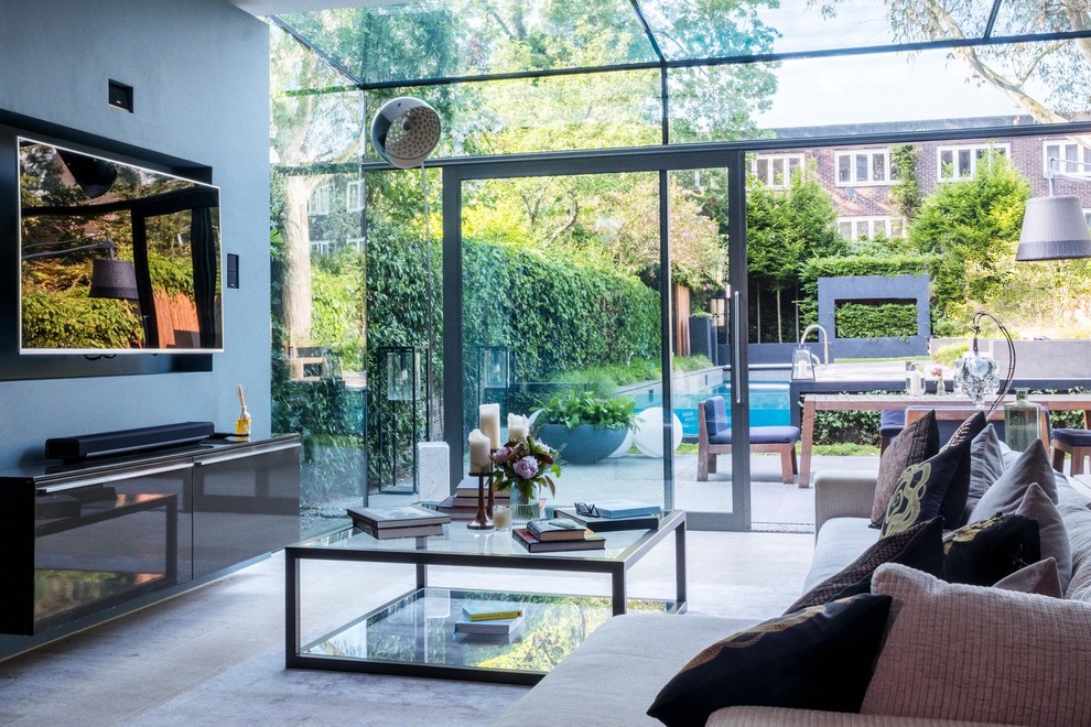 Photo of a contemporary conservatory in London.