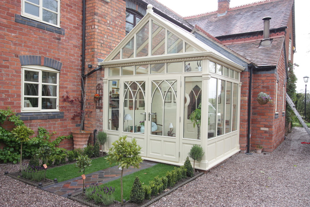 Entrance Porch / Small Conservatory Traditional Sunroom West