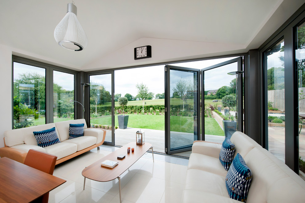 Contemporary conservatory in Hampshire.