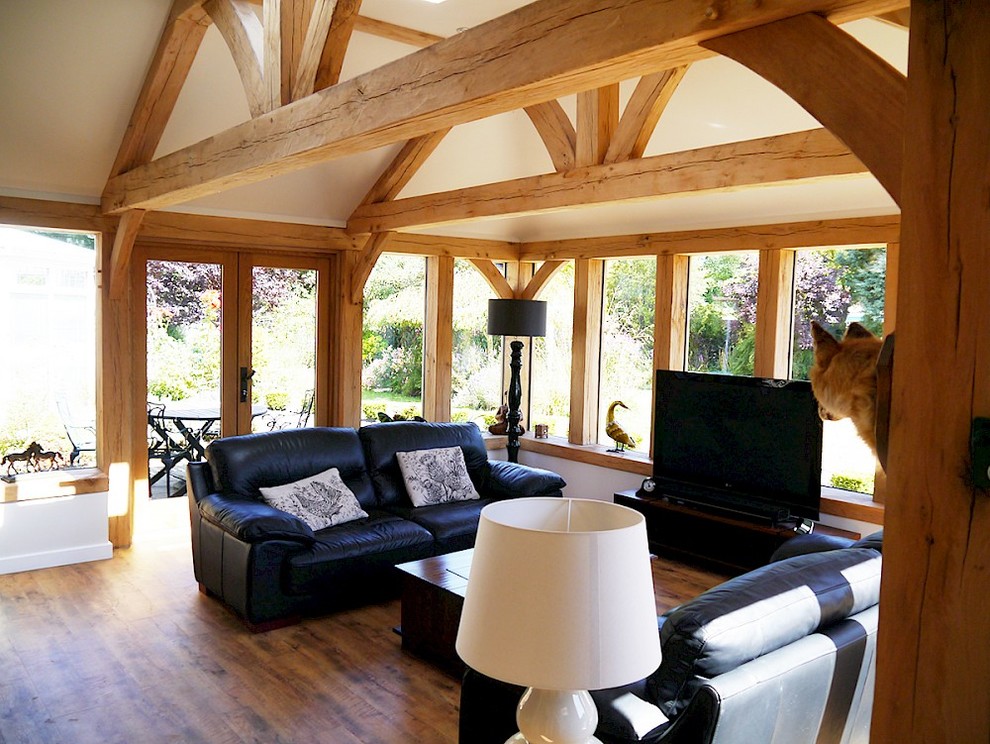Photo of a traditional conservatory in Hertfordshire.