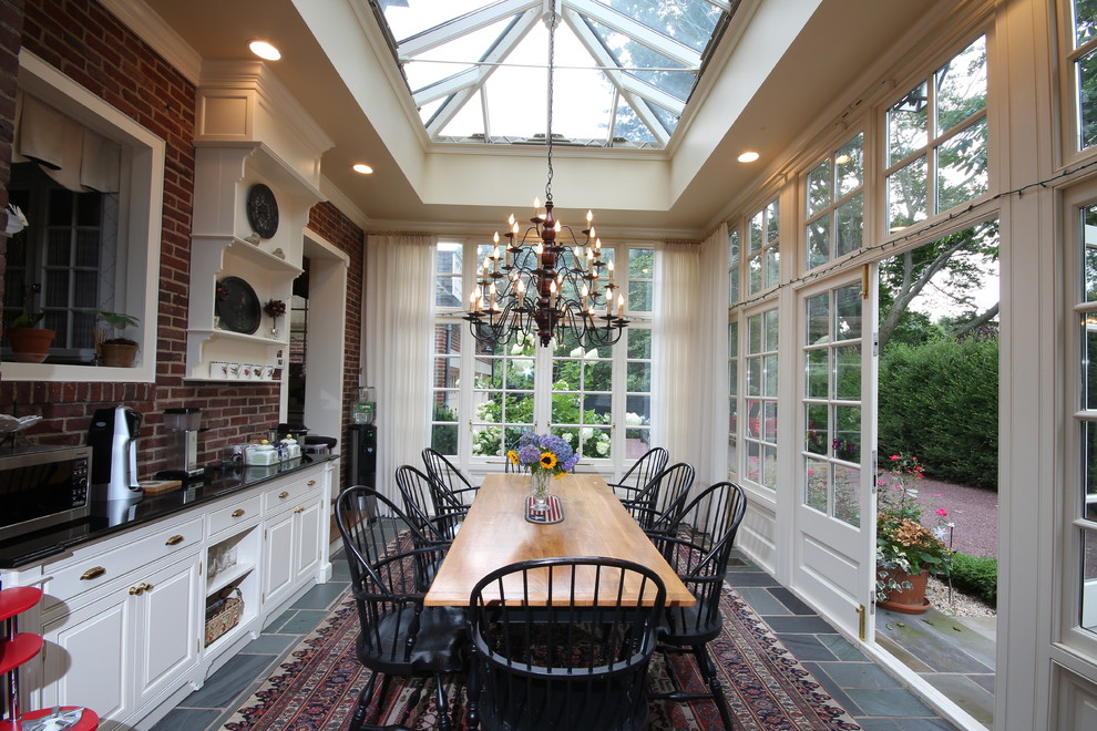 Inspiration for a timeless sunroom remodel in London