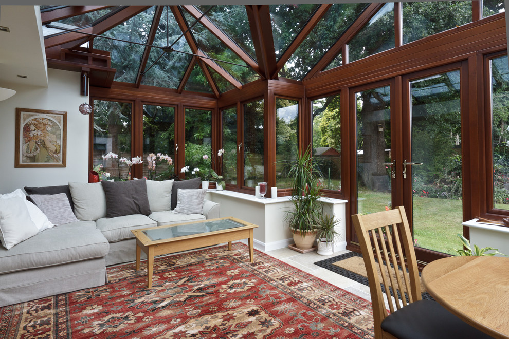 Esempio di una veranda tradizionale con soffitto in vetro